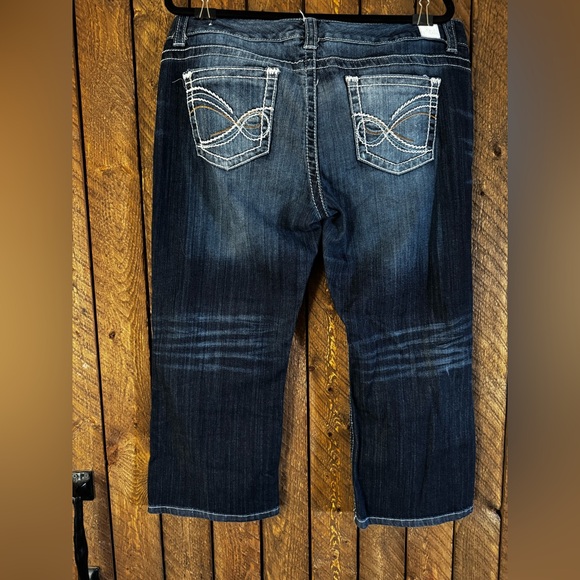 Maurices Blue Ankle Cropped Jeans with Modern Styling - Picture 2 of 6